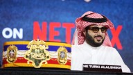 Turki Alalshikh mete presión a Crawford antes de su pelea con Canelo