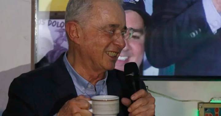El expresidente Álvaro Uribe buscará volver al Congreso de Colombia en 2026