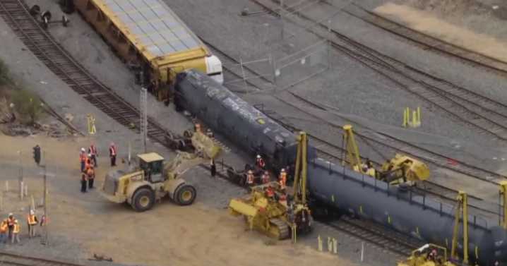 Crews respond to train derailment in Carson