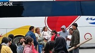Versión del gobierno apunta que normalistas y encapuchados prendieron fuego a unidades del RUTA