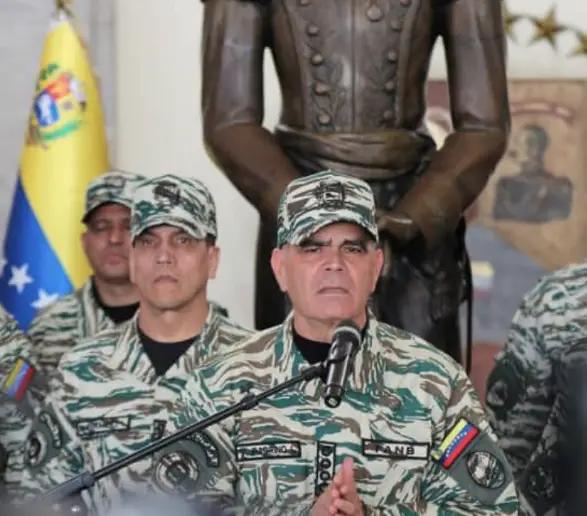 Padrino López: «El narcotráfico no se combate con destructores ni con misiles»
