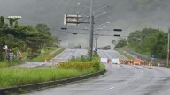 Momento en el que un puente colapsa en Taiwán tras inundaciones provocadas por el tifón Ragasa