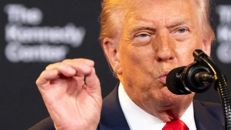 Trump amenaza con posible operativo de deportación en Chicago