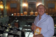 En medio del escándalo de los audios, archivan un homenaje a Eduardo Kovalivker