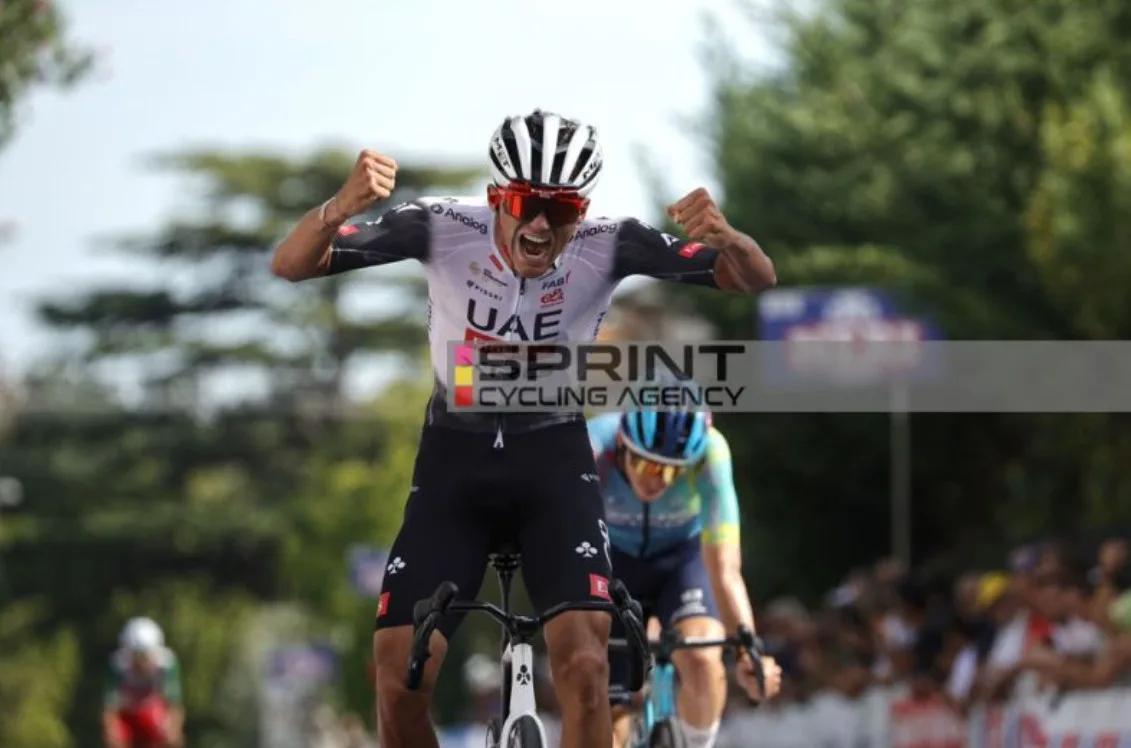 Del Toro “vence” a Carapaz en el primer duelo tras el Giro