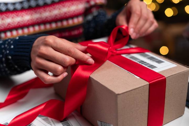 4 Holiday Shipping Deadlines, USPS Announces This Week
