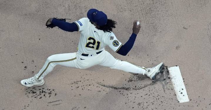 Peralta logra su 17ª victoria, Yelich conecta jonrón y Cerveceros vencen a Angels