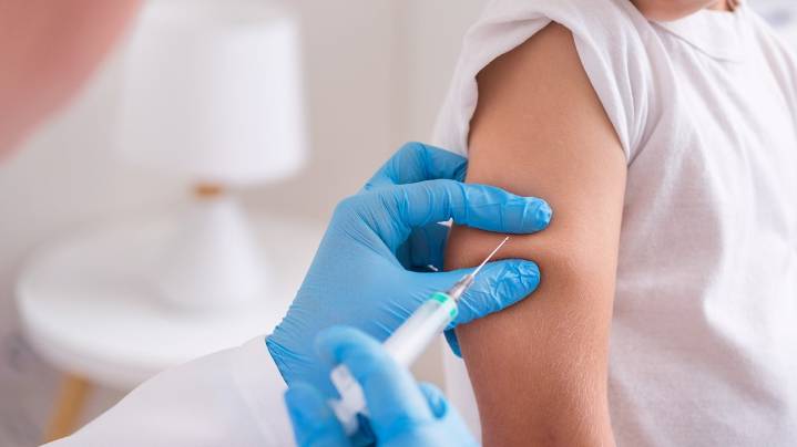 Experts urge flu vaccinations amid growing skepticism