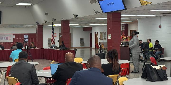Petersburg school division continues to search for teachers