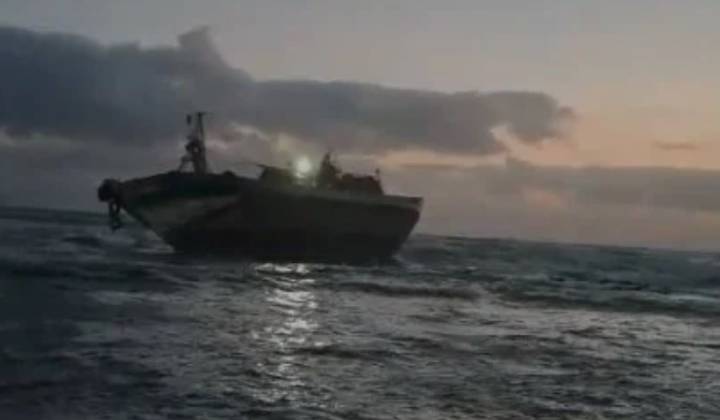 Declaran la prealerta por contaminación en Canarias por el barco encallado