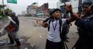 Protestas en Nepal dejan 17 muertos y más de 25 heridos ; implementan toque de queda