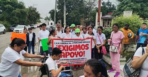 Se manifiestan paterfamilias del Ponciano Arriaga