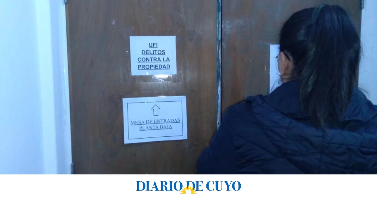 Se ausentaron unas horas de su casa, alguien entró por la ventana del fondo y les robaron 10.000 dólares