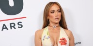 El cambio de pelo radical de Jennifer Lopez a los 56 años: ahora es rubia