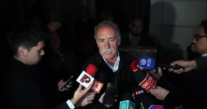 Eduardo Artés reclama a su llegada al debate: cuestiona sorteo que definió que interpelará a Mayne
