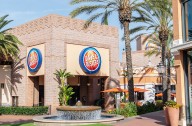 Dave & Buster's Settles Nearly 1,000 Claims Over Banning Disparaging Reviews