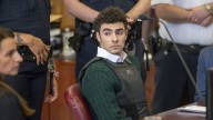 Un juez de Nueva York desestima los cargos de terrorismo estatal contra Mangione y mantiene la acusación de asesinato