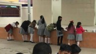 Cambian las aulas por patios y jardines: Estudiantes toman clases al aire libre por falta de energía eléctrica