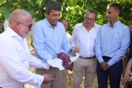 Mazón y Pérez defienden el trasvase Júcar-Vinalopó y destacan la Uva Embolsada como motor agrícola y de empleo