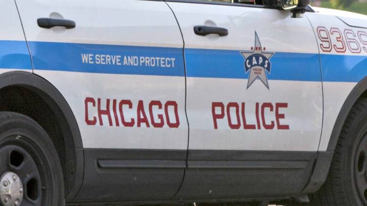 Carjacking leads to crash with Chicago police vehicle, 2 injured, ISP says