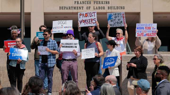 Labor: Federal unions struggle to survive Trump