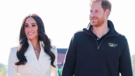 La prensa británica celebra la reunión del rey Carlos III y su hijo Harry... acordándose de Meghan Markle