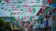 Adornos patrios permanecen en calles de Tulancingo