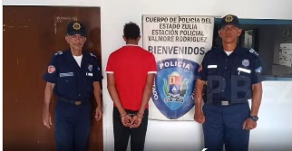 Arrestan a un sujeto cercenar a perro de un machetazo en el Zulia