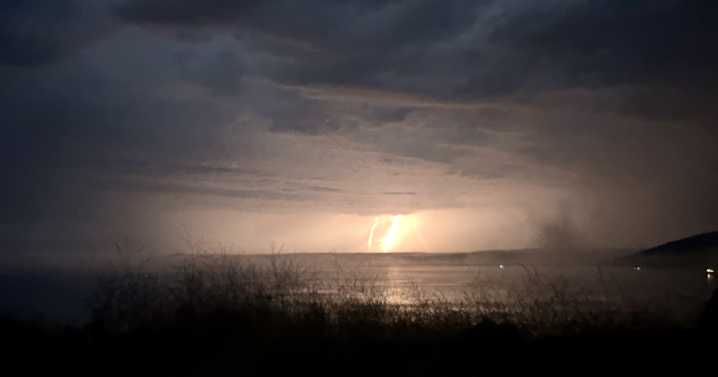 Thousands of lightning strikes in Central Coast thunderstorm