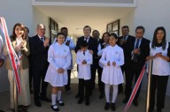 El gobernador Zamora inauguró el edificio de la escuela N° 913 de Campo Gallo y entregó viviendas sociales a 12 familias