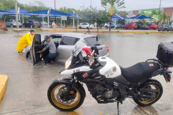 Activan “Operativo Tormenta” por fuertes lluvias en Cancún