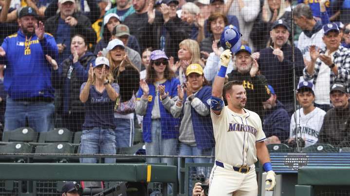 Raleigh hits 54th homer, ties Mantle's record for most in season by a switch