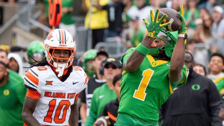 Oregon WR Dakorien Moore shows 5-star prowess with incredible TD catch