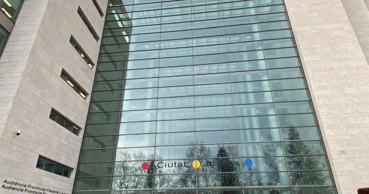 Acuerda la compra de dos relojes de lujo por 135.000 euros y los paga con billetes de cincuenta falsos