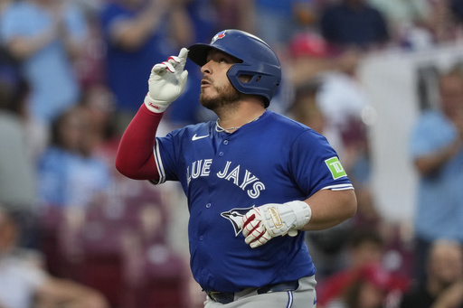 Azulejos igualan su récord de la temporada con 5 jonrones y derrotan 13