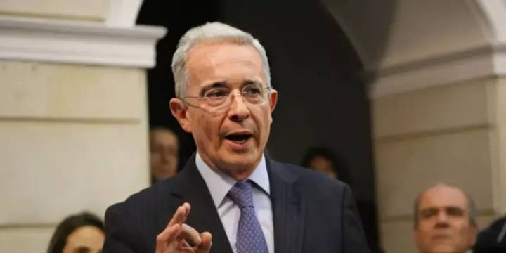Álvaro Uribe será candidato al Senado en 2026