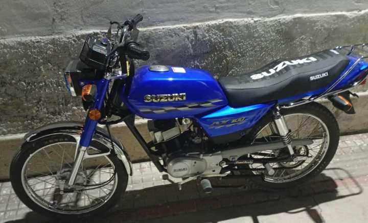 Joven realizaba maniobras peligrosas y le retuvieron la motocicleta