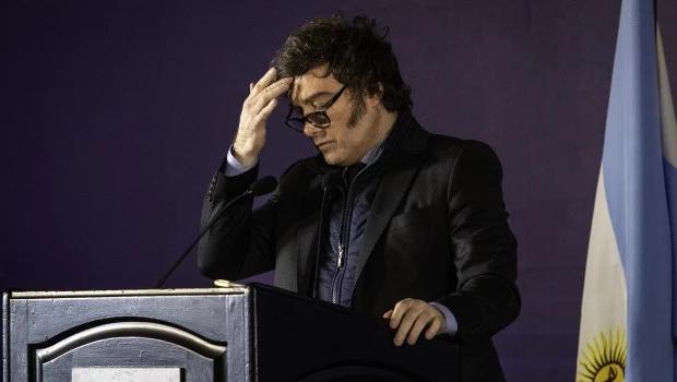 Milei suspendió su viaje a Madrid tras la derrota electoral bonaerense