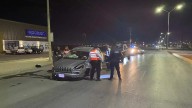 Ebrio impacta su Jeep con luminaria y la tumba en Torreón