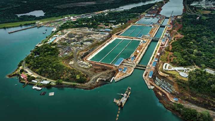 El Canal de Panamá prevé ajuste de tarifas para septiembre de 2026