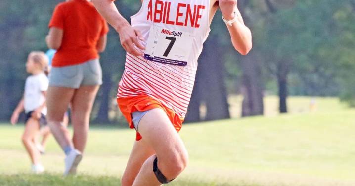 Cowboys win Holton Invitational  Cross Country Meet