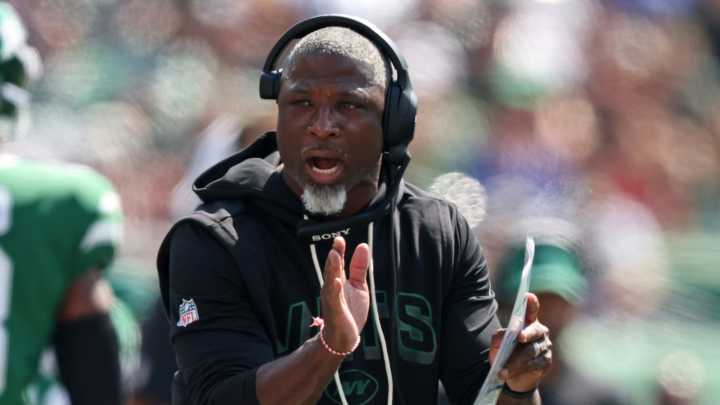 Jets poach a player from AFC East rival before Dolphins game