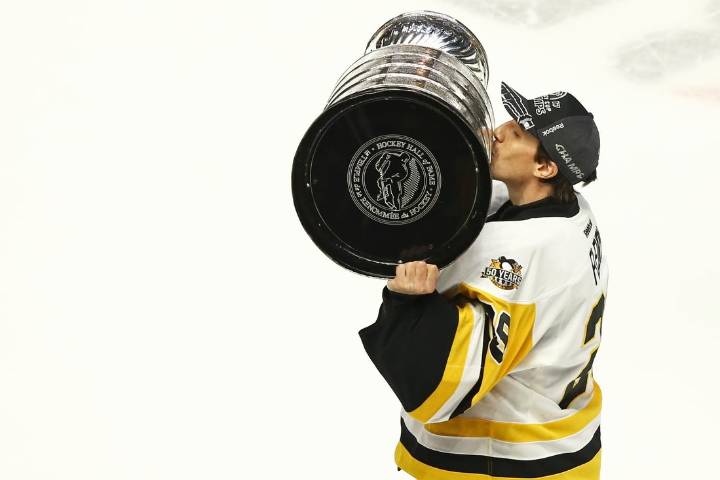 Deadspin | Penguins sign G Marc-Andre Fleury to professional tryout