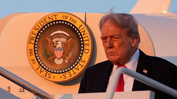 The Latest: New Chicago ICE campaign prompts confusion over Trump's plans for federal intervention