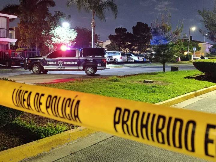 Intensa persecución en Zapopan deja tres policías heridos y un agresor abatido; hubo más de 50 disparos