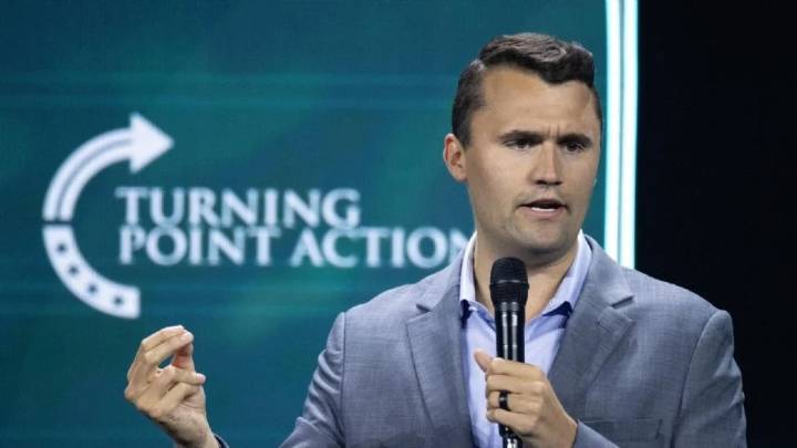 ASESINAN a Charlie Kirk, activista pro Trump, en evento universitario en Utah
