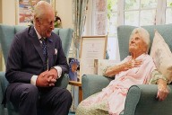 Carlos III visitó a Ethel Caterham, la mujer más longeva del mundo (+Video)