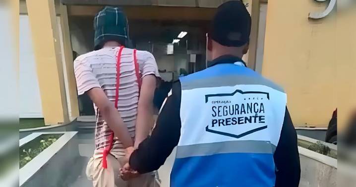 Hombre vestido de ‘El Chavo del 8’ es arrestado por llevar droga en Brasil y tiene curiosa reacción al llegar a comisaría