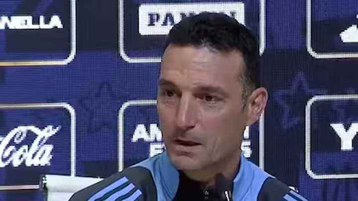 Las lágrimas de un periodista emocionaron a Scaloni en plena conferencia de prensa