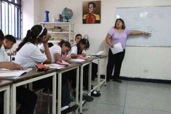 Advierten que falta de profesores obedece a pocos incentivos, migración y salarios